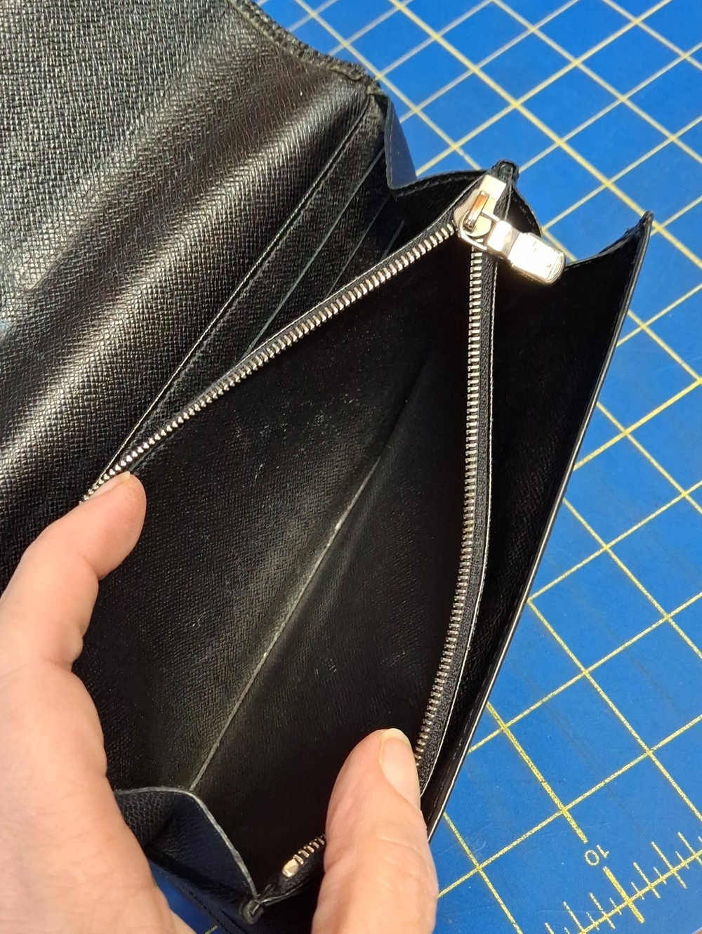 Louis Vuitton Epi Leather llLong Wallet 7x4x1 Preloved - Picture 9 of 16
